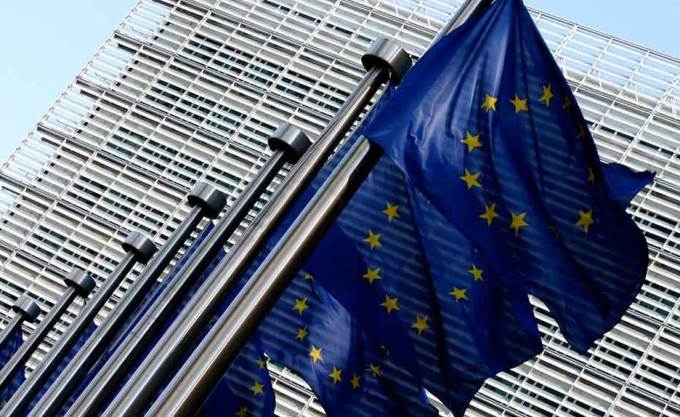 Brukseli rikonfirmon rekomandimin e tij: Po hapjes se bisedimeve me Shqiperine